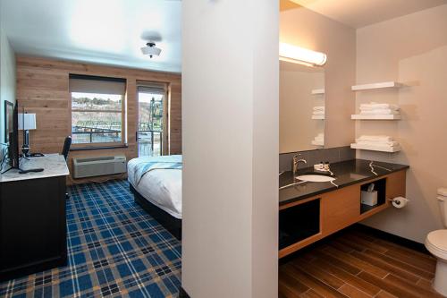 a hotel room with a bed and a bathroom at Water Street Inn in Stillwater