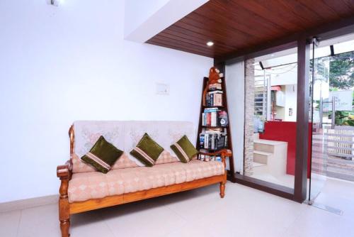 Ruang duduk di Swapnatheeram Beach Resort