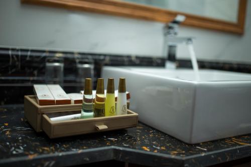 a box of cosmetics sitting on a counter next to a sink at Paksong Danngarm Hotel in Paksong