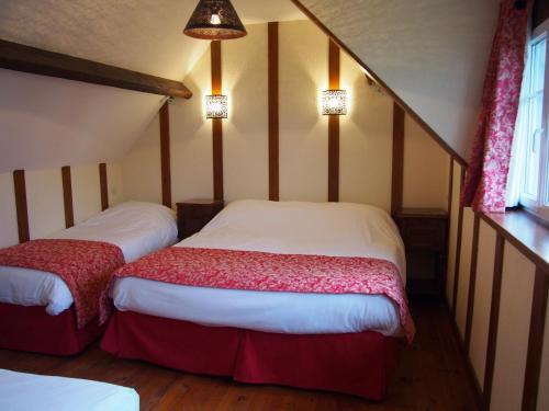 Posteľ alebo postele v izbe v ubytovaní Maisonnette LE COTTAGE à 50m du FRONT DE MER à Asnelles , 3km d'Arromanches, 10km de Bayeux
