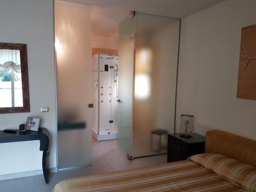 a bathroom with a shower and a couch in a room at La Villa Desenzano in Desenzano del Garda