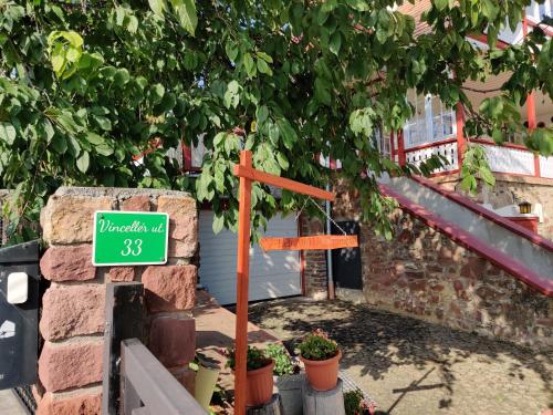 a street sign in front of a house at Villa Tabody in Révfülöp