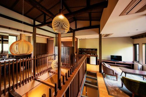 a living room with a table and chairs at Yumeguri no Yado Yoshiharu in Izunokuni