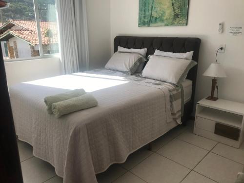 Apartmento Praia da Armação -Sul da Ilha tesisinde bir odada yatak veya yataklar