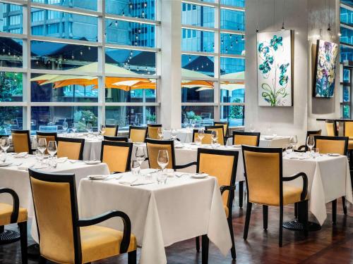 A restaurant or other place to eat at Sofitel Montreal Golden Mile