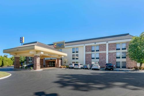 a hotel with cars parked in a parking lot at Comfort Inn Chattanooga Downtown Southside in Chattanooga