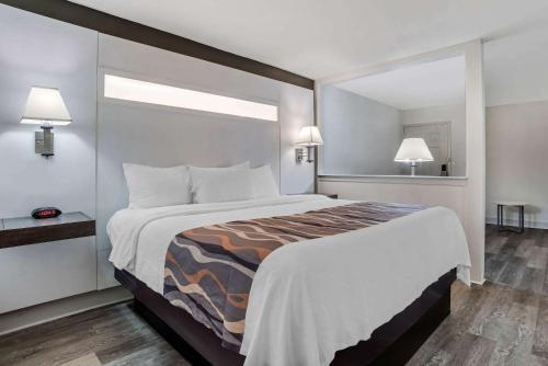 Baymont by Wyndham Montgomery ALにあるベッド