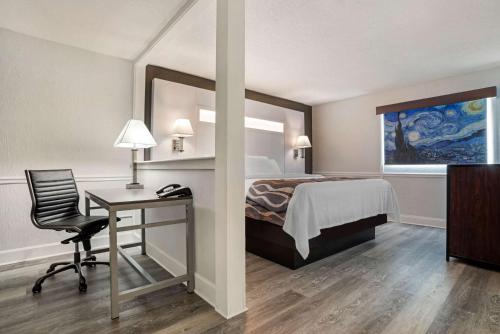 Baymont by Wyndham Montgomery ALにあるベッド