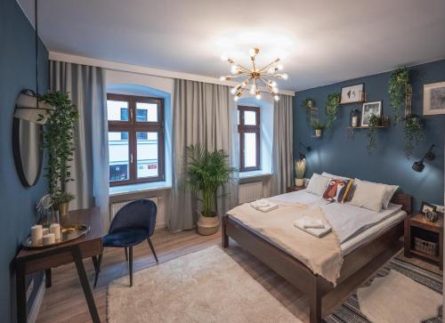 a bedroom with blue walls and a bed and a desk at Spacious Apart ~ 150m Main Square ~ Self check-in 24h in Wrocław