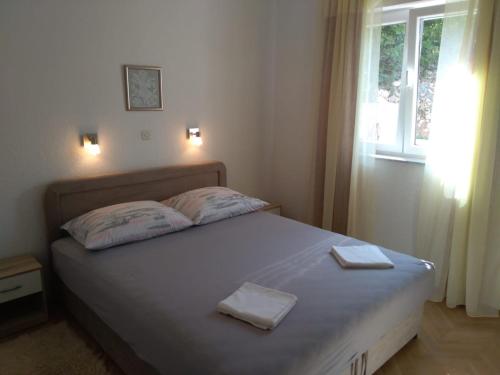 En eller flere senge i et værelse på Sea side App