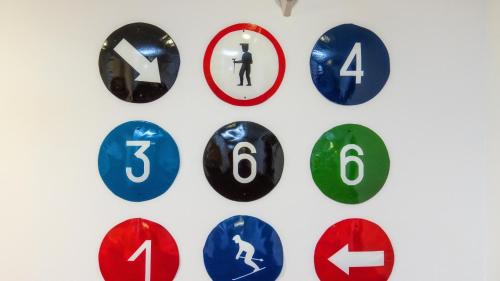 a group of arrow signs on a wall at Gronie Ski & Bike in Szczyrk