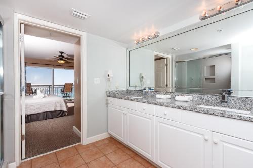 Imagen de la galería de Pelican Isle 504: THIS IS THE CONDO FOR YOUR GETAWAY! BREATHTAKING VIEWS!, en Fort Walton Beach