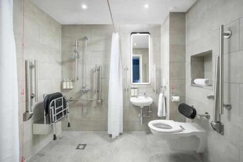 Ένα μπάνιο στο voco St. Johns Solihull by IHG