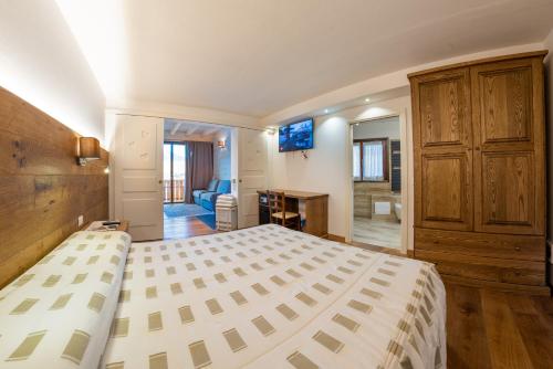 a bedroom with a large bed and a bathroom at Locanda Zita in Sestola