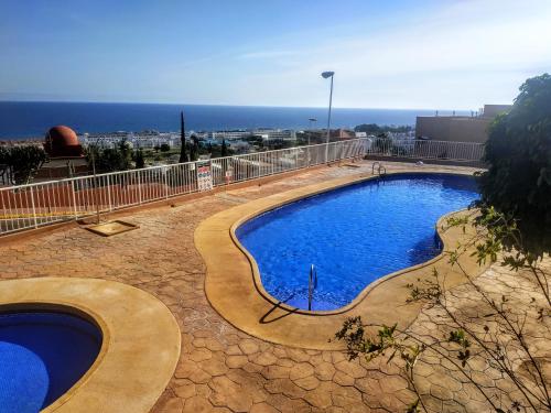 Piscina a Marina Vistamar o a prop