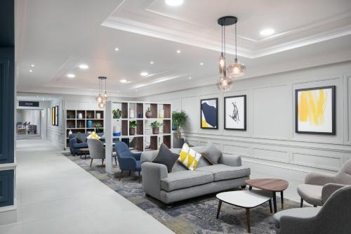 Χώρος καθιστικού στο voco St. Johns Solihull by IHG