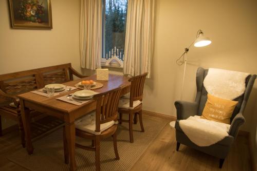 a dining room with a wooden table and chairs at Im alten Rathaus in Bad Liebenstein