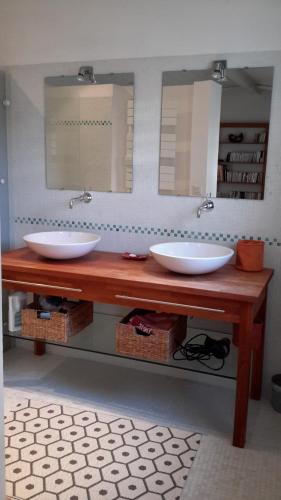 A bathroom at Les Jardins de Clerjotte