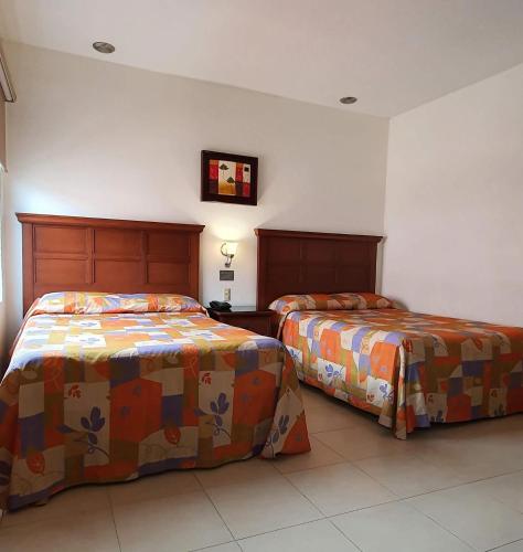 Кровать или кровати в номере Hotel el Mayo Inn