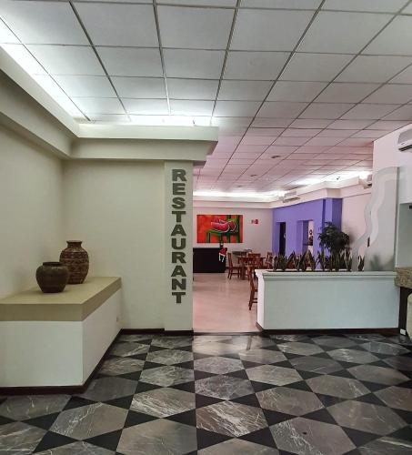 Лобби или стойка регистрации в Hotel el Mayo Inn