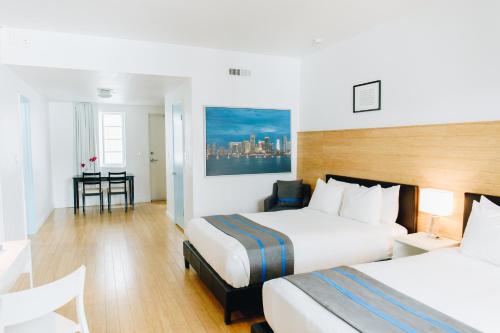Postel nebo postele na pokoji v ubytování Aqua Hotel & Suites