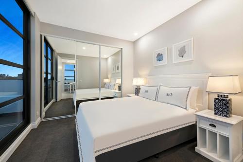 Letto o letti in una camera di The Hamptons Apartments - St Kilda