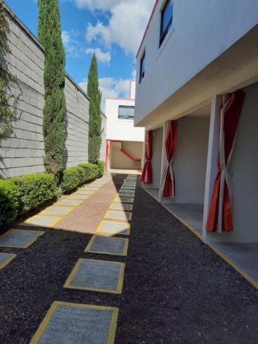Bangunan di mana terletaknya aparthotel ini