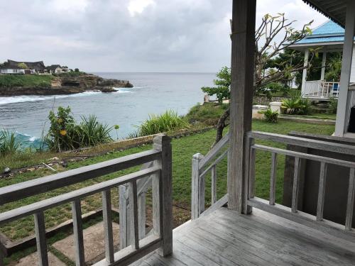a view of the ocean from the porch of a house at Cliff Park Lembongan in Nusa Lembongan
