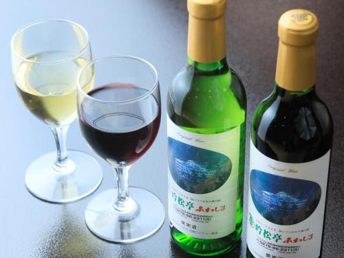 two bottles of wine and two glasses on a table at Ginshotei Awashima in Numata