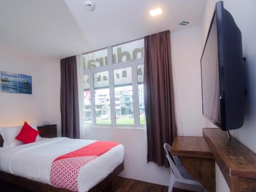 Voodi või voodid majutusasutuse OYO 836 Mandurah Room & Cafe toas