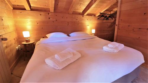 Ένα ή περισσότερα κρεβάτια σε δωμάτιο στο Bienvenue dans notre chalet! Appartement Les Sitelles