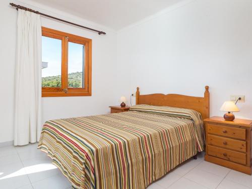 En eller flere senge i et værelse på Voramar 2h