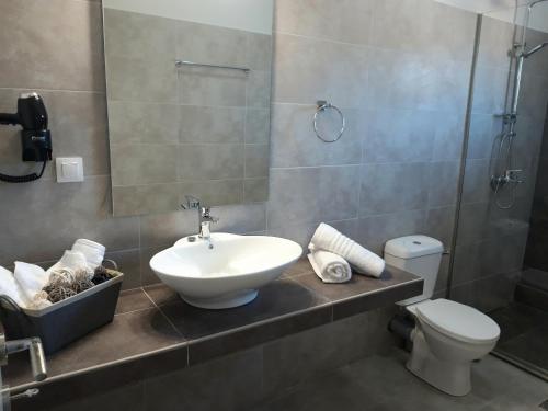 Bilik mandi di Aria Suites