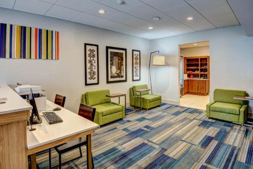 an office with chairs and a desk with a computer at Holiday Inn Express Woodbridge by IHG in Avenel