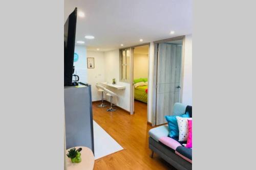 Postel nebo postele na pokoji v ubytování HOMY APARTAMENTOS - Corferias, embassy, airport, G12, UN, Agora