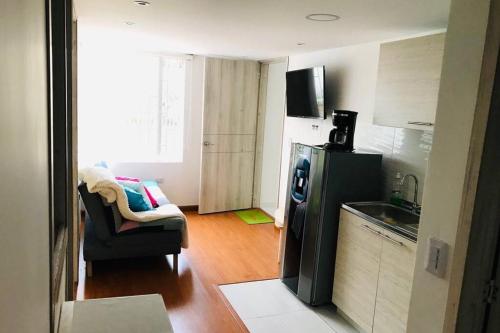 Kuchyň nebo kuchyňský kout v ubytování HOMY APARTAMENTOS - Corferias, embassy, airport, G12, UN, Agora