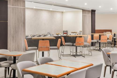 Crowne Plaza Orlando - Lake Buena Vista, an IHG Hotel Image