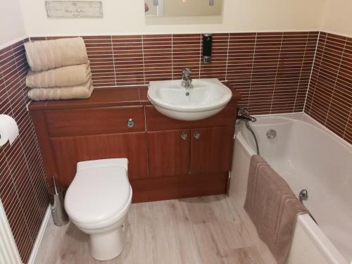 A bathroom at Stewartfield Gardens Apartment