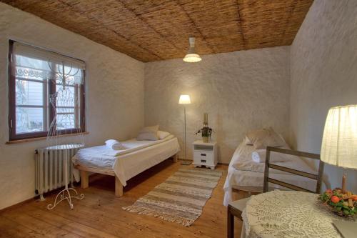 a bedroom with a bed and a window at Beguta Guest House in Haapsalu