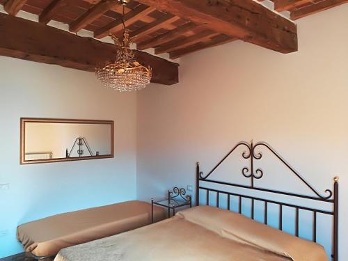 Postel nebo postele na pokoji v ubytování Lucca in Corte near the city centre