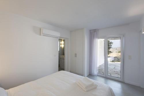 Lova arba lovos apgyvendinimo įstaigoje 67sq meters modern apartment with a swimming pool and sea view in Koundouros