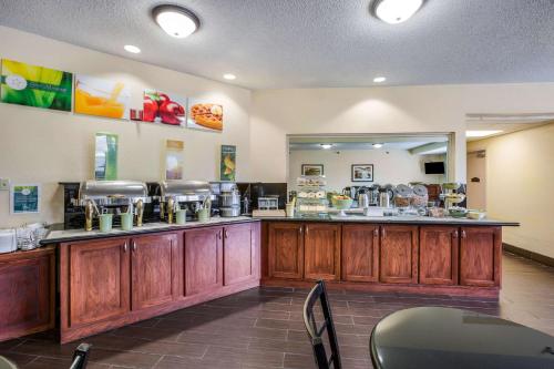 a fast food counter in a restaurant with at Quality Inn & Suites Lawrence - University Area in Lawrence