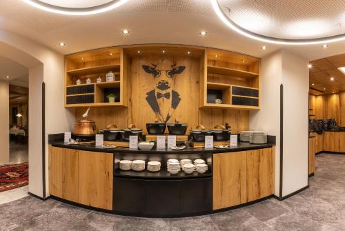 Una cocina o zona de cocina en VALARA - Alpine Art Hotel