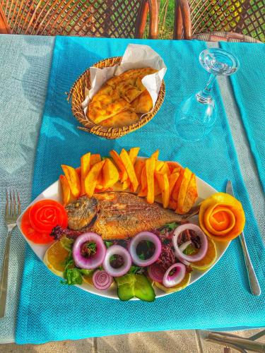 Makanan di atau berdekatan hotel