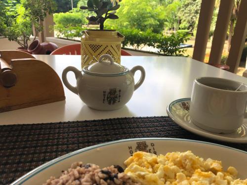 a table with a plate of food and a cup of coffee at Hotel Diriá Santa Cruz in Santa Cruz