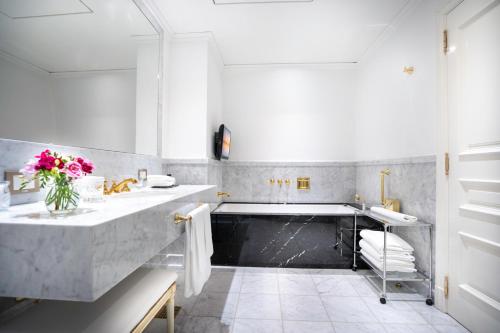 Um banheiro em Alvear Palace Hotel - Leading Hotels of the World