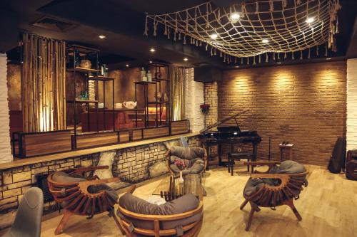 Area lounge atau bar di Hotel King David The Builder