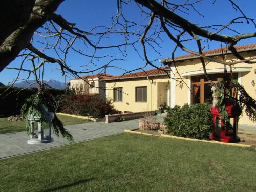 Κήπος έξω από το Kavala Villa 360 degrees green