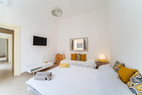 Napoli Centro Suite - Duomo Apartment photo 24