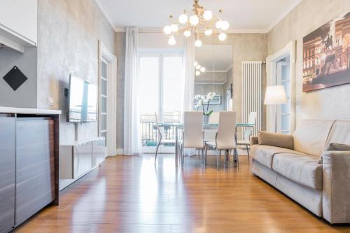 a living room with a couch and a table with chairs at Milan Retreats in Milan